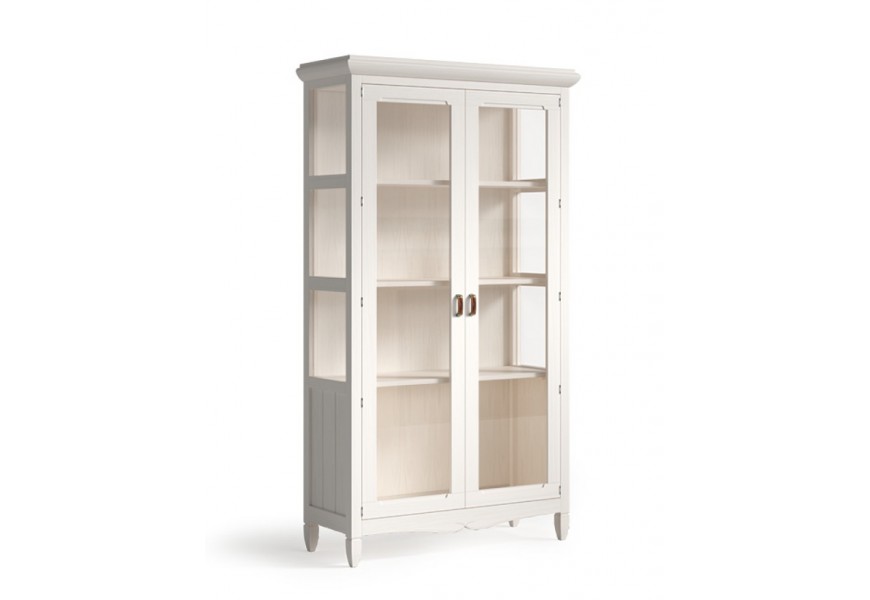 Luxusná moderná biela dvojdverová presklená vitrína Amberes z masívneho dreva so štyrmi policami na nožičkách s ozdobnou vyrezávanou spodnou lištou