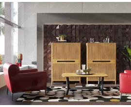 Luxusn&aacute; modern&aacute; mas&iacute;vna zostava n&aacute;bytku do ob&yacute;vačky Tallin s obdĺžnikov&yacute;m konferenčn&yacute;m stol&iacute;kom s policou a barov&yacute;mi skrinkami a telev&iacute;znym stol&iacute;kom s dr&aacute;žkovan&yacute;m reli&eacute;fom v hnedom preveden&iacute;