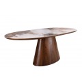 Dizajnový rozkladací jedálenský stôl Marmol Lignia v oválnom tvare s keramickou doskou so vzhľadom prírodného kameňa a kužeľovou nohou s orechovým tmavo hnedým dizajnom