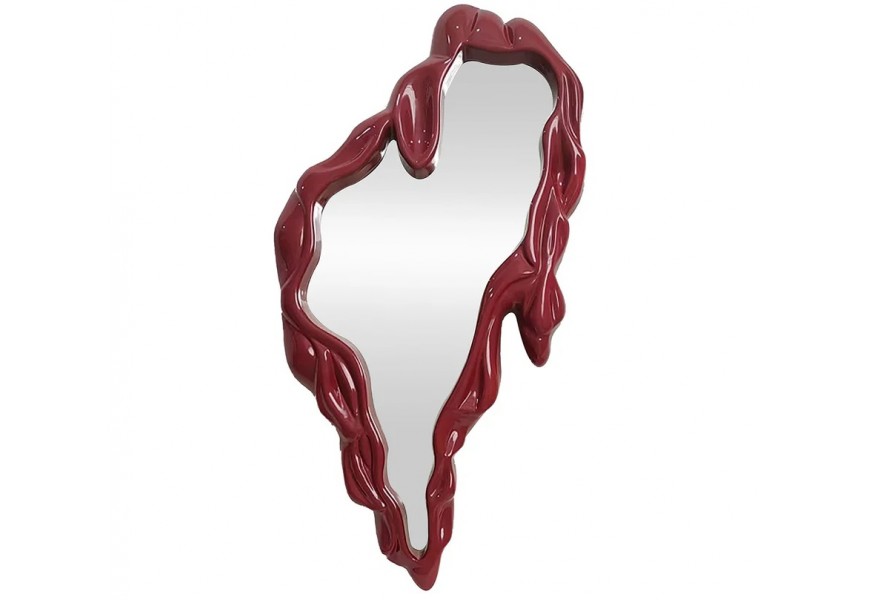 Glamour nástenné zrkadlo Rubia s plastickým roztopeným rámom v atypickom tvare v červenej farbe s lesklým hladkým povrchom