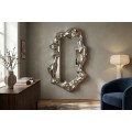 Dizajnov&eacute; art deco n&aacute;stenn&eacute; zrkadlo Inger s atypick&yacute;m trojrozmern&yacute;m r&aacute;mom v striebornej farbe 150 cm