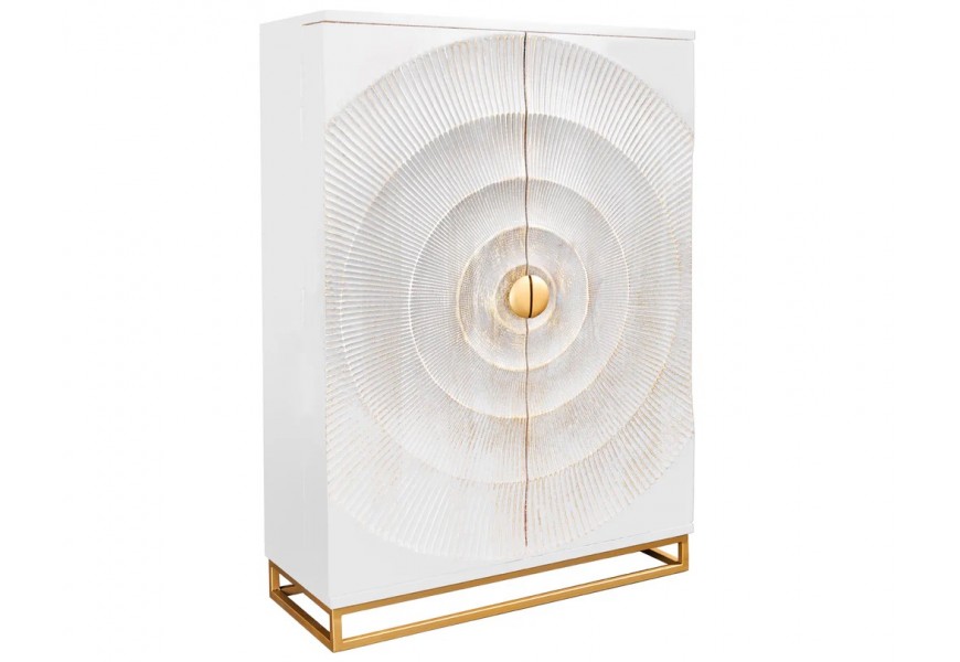 Glamour obdĺžniková dvojdverová barová skriňa Cumbria v bielej farbe so zlatými detailmi s kovovými okrúhlymi úchytkami a kovovou konštrukciou z masívneho mangového dreva