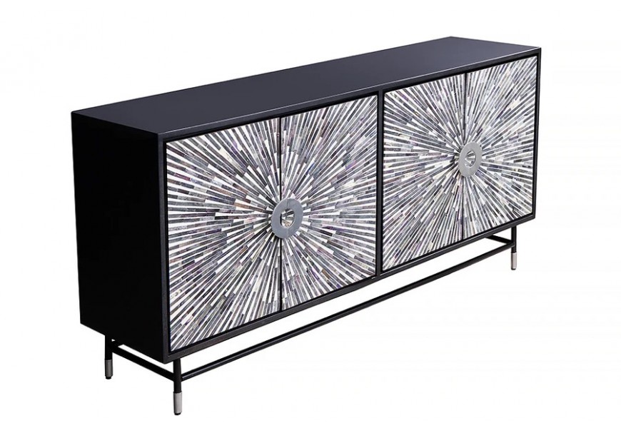 Moderný art deco obdĺžnikový štvordverový príborník Hueso s mozaikou s technikou bone inlay z byvolej kosti v čiernobielej farbe s kovovou čiernou konštrukciou