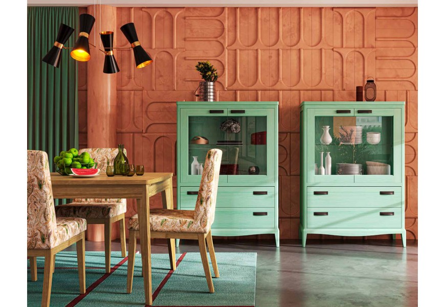 Luxusn&aacute; vidiecka jed&aacute;lensk&aacute; zostava Quebec z mas&iacute;vneho dreva s minimalistick&yacute;m vyrez&aacute;van&yacute;m zdoben&iacute;m