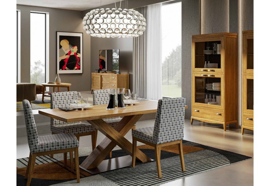 Luxusná vidiecka masívna zostava moderného nábytku do jedálne a obývačky s obdĺžnikovým jedálenským stolom a čalúnenými stoličkami so štvordverovou vitrínou a oválnym konferenčným stolíkom a televíznym stolíkom v naturálnom hnedom prevedení