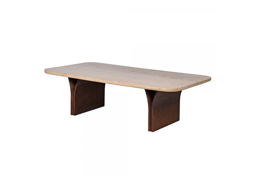 Luxusný mramorový travertínový béžový konferenčný stolík Jedy v obdĺžnikovom tvare s oblými hranami a mohutnými nožičkami z kovu v bronzovej farbe