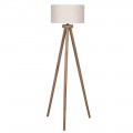 Masívna vidiecka stojaca lampa Ira s tromi nožičkami z mangového dreva v hnedej farbe s valcovým okrúhlym tienidlom z bavlny v béžovej farbe