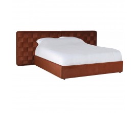 Luxusn&aacute; modern&aacute; dizajnov&aacute; čal&uacute;nen&aacute; retro posteľ Super King s prepleten&yacute;m čelom s 3D efektom v hnedej farbe na tmav&yacute;ch nožičk&aacute;ch s n&iacute;zkym r&aacute;mom