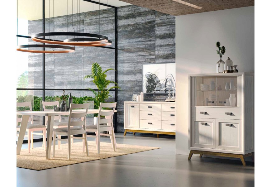 Luxusná moderná art deco zostava masívneho jedálenského nábytku Rodas v bielom prevedení s príborníkom a vitrínou so šikmými nožičkami s obdĺžnikovým jedálenským stolom a jedálenskými stoličkami s opierkou z horizontálnych latiek