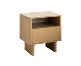 Modern&yacute; art deco nočn&yacute; stol&iacute;k Savonia s &uacute;ložn&yacute;m priestorom s jednou z&aacute;suvkou a jednou policou s geometrick&yacute;m reli&eacute;fom v tvare polobl&uacute;ka v hnedom preveden&iacute; s obdĺžnikovou b&eacute;žovou travert&iacute;novou doskou na nožičk&aacute;ch