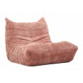 Dizajnové kreslo Kenira v ružovej farbe s plyšovým poťahom s horizontálnym prešívaním