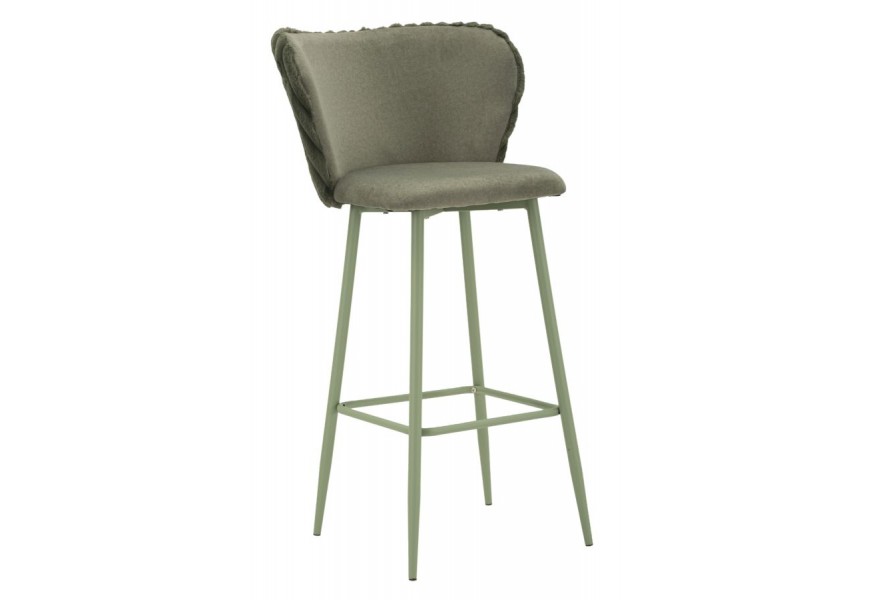 Moderná dizajnová zelená barová stolička Denali s kovovými nožičkami s opierkou na nohy a širokou chrbtovou opierkou s hladkým vnútorným poťahom a vertikálnym prešívaným poťahom z vonkajšej strany