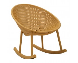 Modern&eacute; žlt&eacute; okr&uacute;hle hojdacie kreslo Isola so sedadlom a opierkou v jednom celku s geometrick&yacute;m perforovan&yacute;m dizajnom so &scaron;tyrmi nohami