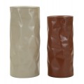 Dizajnová moderná sada dvoch podstavcov Contempore s okrúhlou vrchnou doskou a valcovitou podstavou z kovu s nepravidelným krčeným reliéfom v béžovej a hnedej farbe