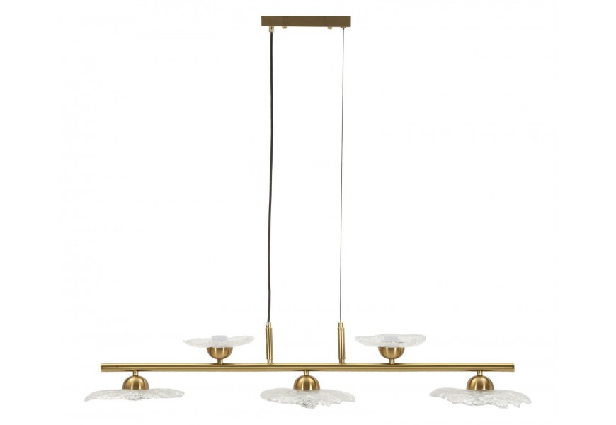 Glamour luster Padma so zlatou kovovou konštrukciou s horizontálnou tyčou s úchytkami na päť žiaroviek s dizajnom kvetov s priehľadného skla