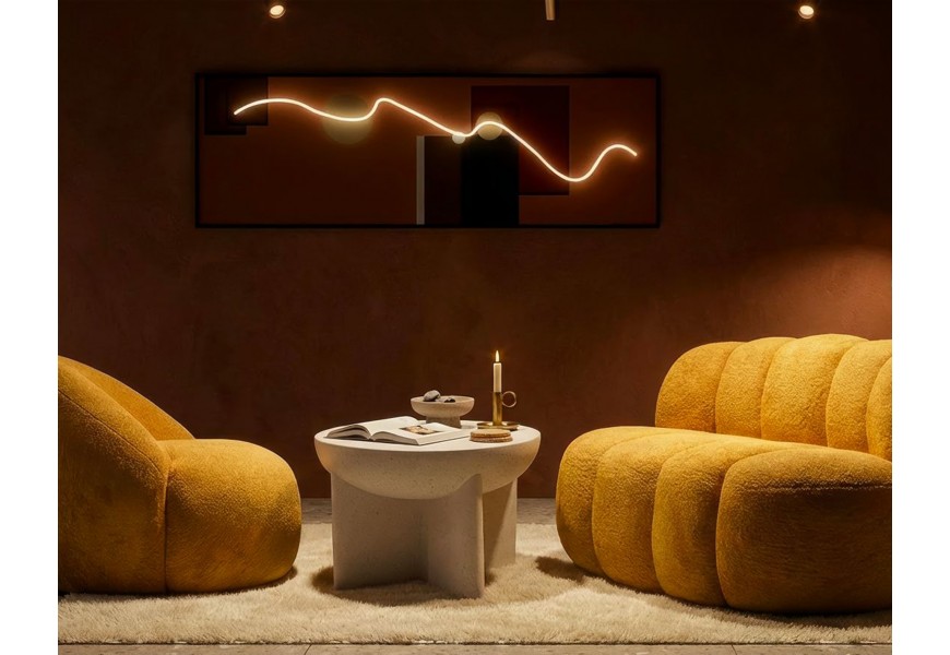 Modern&aacute; zostava ob&yacute;vacieho n&aacute;bytku Berry so žlt&yacute;m čal&uacute;nen&iacute;m a siv&yacute;mi kameninov&yacute;mi skulptur&aacute;lnymi detailmi