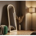 Dizajnov&eacute; glamour stojace zrkadlo Leanor so zlat&yacute;m r&aacute;mom s obl&uacute;kovou vrchnou časťou a LED osvetlen&iacute;m 160 cm