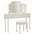 Klasick&yacute; obdĺžnikov&yacute; toaletn&yacute; stol&iacute;k Isabelle s taburetkou v bielej farbe s kovov&yacute;mi detailmi a tromi zrkadlami 135 cm 
