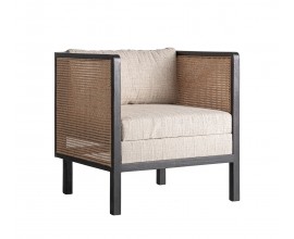 Luxusn&eacute; ratanov&eacute; kreslo Jufam v &scaron;tvorcovom tvare s r&aacute;mom z mangov&eacute;ho dreva v hnedej farbe s poťahom z textilu v kr&eacute;movej b&eacute;žovej farbe s viedensk&yacute;m v&yacute;pletom