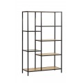 Moderný industriálny regál Helin s čiernou konštrukciou z kovu so šiestimi policami s dubovým vzhľadom v hnedej farbe
