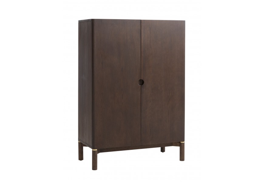 Moderný masívny príborník Linia s dvomi dvierkami v tmavej hnedej farbe na nízkych nožičkách so zlatými detailmi a dvomi policami