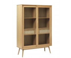 Luxusn&aacute; &scaron;kandin&aacute;vska vitr&iacute;na Aarhus s dvomi posuvn&yacute;mi sklenen&yacute;mi dvierkami z dubov&eacute;ho dreva v svetlej hnedej farbe 160 cm