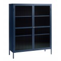 Modern&aacute; industri&aacute;lna dvojdverov&aacute; knižnica Farver so sklenen&yacute;mi v&yacute;plňami v modrej farbe z kovu s dvomi policami 140 cm