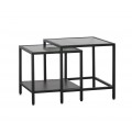 Moderný industriálny set dvoch konferenčných stolíkov Farver v štvorcovom tvare s kovovou čiernou konštrukciou a vrchnou doskou zo skla s vrúbkovanou štruktúrou a policou