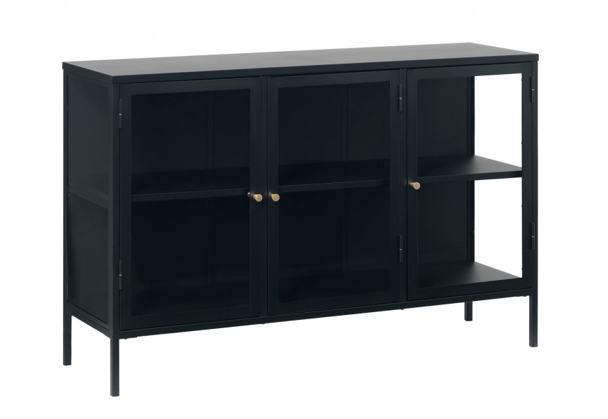 Dizajnový industriálny kovový príborník Soeren v čiernej farbe s tromi priehľadnými sklenenými dvierkami s policou na nožičkách s úchytkami v lesklej zlatej farbe