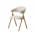 Moderná škandinávska jedálenská stolička Alia s čalúneným sedadlom a chrbtovou opierkou v tvare U s poťahom v bielej farbe s béžovým melírovaným efektom s drevenou konštrukciou vo svetlom hnedom naturálnom dubovom prevedení