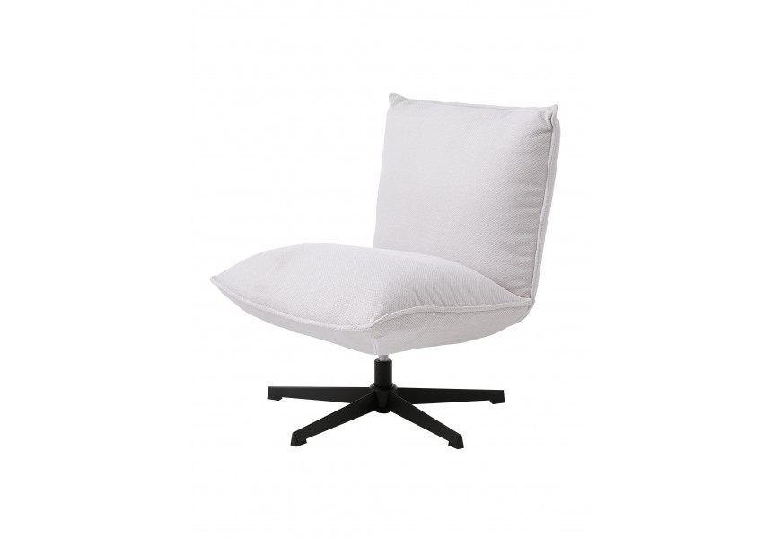 Škandinávske industriálne čalúnené kreslo Nielsen s bielym ženilkovým poťahom so zamatovým leskom s čiernou kovovou nohou s päťramennou základňou s minimalistickým dizajnom bez bočných opierok