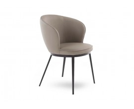 Dizajnov&aacute; industri&aacute;lna jed&aacute;lensk&aacute; stolička Gamla s okr&uacute;hlym sedadlom a zaoblenou opierkou s bočnicami s poťahom z ekokože v taupe sivohnedom odtieni s kovov&yacute;mi nohami v čiernej farbe