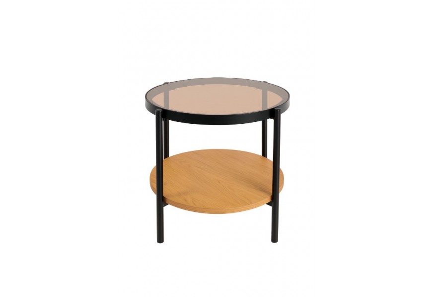 Industriálny príručný stolík Sonny s okrúhlou doskou s tónovaného hnedého bezpečnostného skla s melamínovou policou v svetlom hnedom dubovom prevedení s konštrukciou z kovu v matnej čiernej farbe so štyrmi nohami