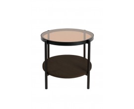 Industri&aacute;lny okr&uacute;hly pr&iacute;ručn&yacute; stol&iacute;k Sonny s okr&uacute;hlou priehľadnou doskou z hned&eacute;ho t&oacute;novan&eacute;ho skla s policou z melam&iacute;novej dyhy v tmavom hnedom dubovom preveden&iacute; s kon&scaron;trukciou z kovu v čiernej matnej farbe