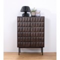Dizajnov&aacute; barov&aacute; skrinka Dopio z dubov&eacute;ho dreva tmavej hnedej farby s 3D reli&eacute;fnym vzorom s čiernymi nohami 130 cm