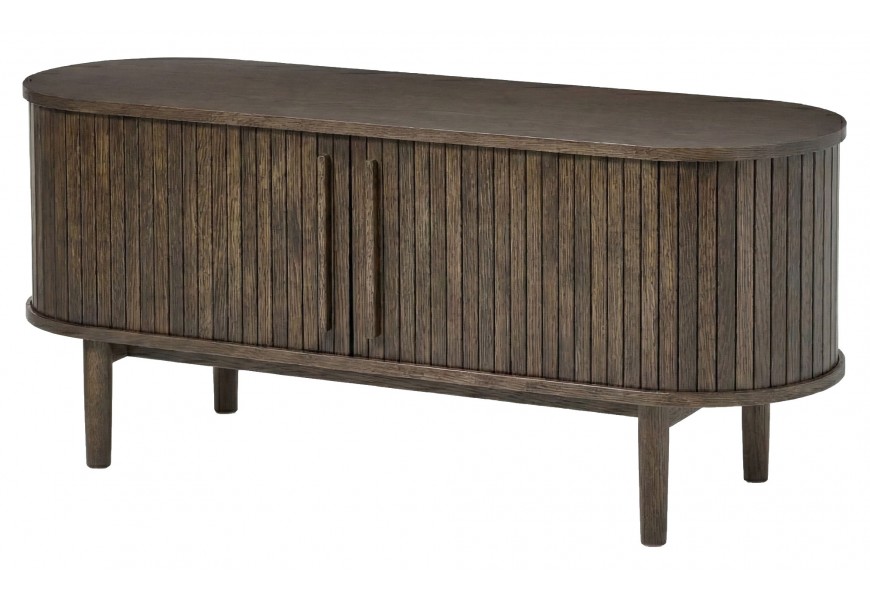 Škandinávsky severský televízny stolík Alborg oválneho tvaru s dvomi posuvnými dvierkami s vertikálnymi lamelami so štyrmi valcovitými nohami v tmavej hnedej farbe s prírodným dubovým vizuálom