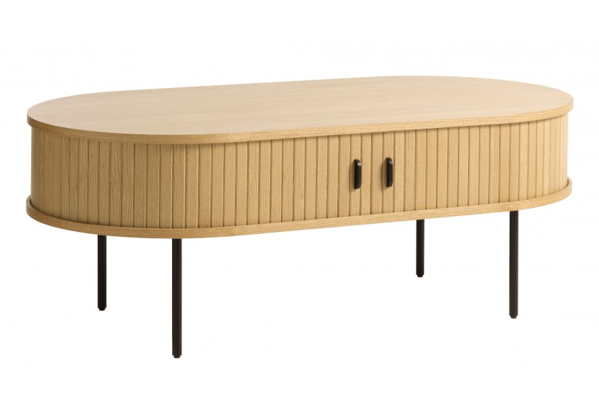 Retro industriálny svetlý hnedý dubový konferenčný stolík Bornholm s oválnou vrchnou doskou a úložným priestorom s dvojitými posuvnými dvierkami s lamelovým dizajnom s úchytkami a nohami z kovu so štíhlym profilom v matnej čiernej farbe