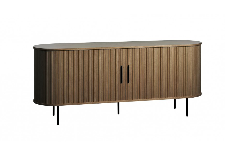 Škandinávsky severský oválny príborník Bornholm s posuvnými dvierkami s lamelovým dekorom v prírodnej tmavej hnedej farbe s nožičkami a úchytkami z kovu v matnom čiernom prevedení