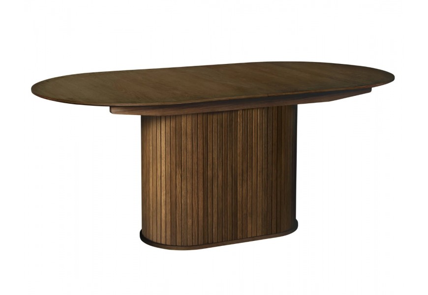 Škandinávsky severský jedálenský stôl Bornholm v hladkou oválnou rozkladacou vrchnou doskou a mohutnou valcovitou nohou s lamelovým vertikálnym dekorom z dubového dreva v prírodnej tmavej hnedej farbe