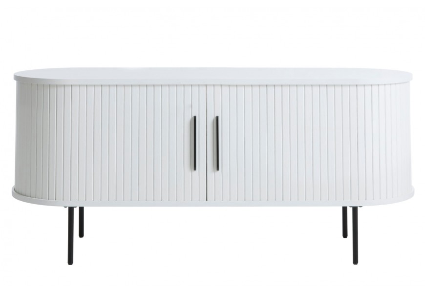 Modern&yacute; ov&aacute;lny TV stol&iacute;k Bornholm v bielej farbe s lamelov&yacute;mi posuvn&yacute;mi dvierkami a čiernymi kovov&yacute;mi detailmi 120 cm