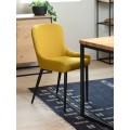 Dizajnov&aacute; modern&aacute; jed&aacute;lensk&aacute; stolička Shariq s bukl&eacute; poťahom v žltej farbe a čiernymi kovov&yacute;mi nohami 82 cm