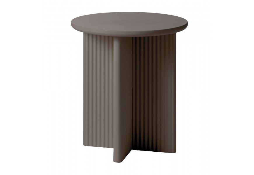 Art deco okrúhly príručný stolík Hvidea v taupe hnedosivom odtieni s hladkou doskou s podstavou so štyrmi nohami v tvare X s vertikálnym drážkovaným reliéfom