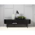 Luxusn&yacute; modern&yacute; TV stol&iacute;k Odense ov&aacute;lneho tvaru v čiernej farbe s &uacute;ložn&yacute;m priestorom s posuvn&yacute;mi dvierkami s lamelami 160 cm