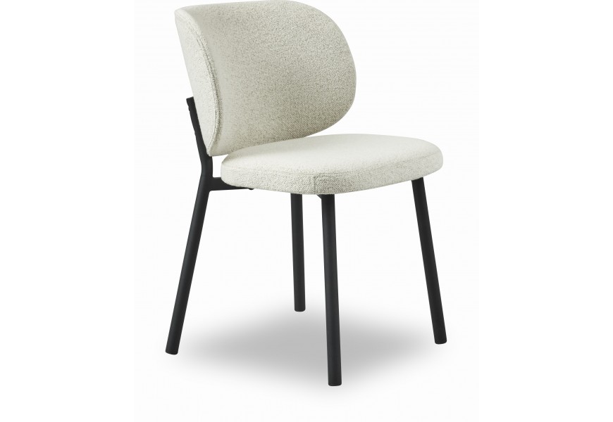 Moderná dizajnová jedálenská stolička Foxy s čalúnením a poťahom z buklé v bielosivom off white odtieni s nohami z kovu v čiernej farbe