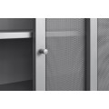 Modern&yacute; vysok&yacute; pr&iacute;born&iacute;k Vejle z kovu v sivob&eacute;žovom odtieni greige s dvomi posuvn&yacute;mi perforovan&yacute;mi dvierkami 140 cm