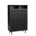 Moderný čierny kovový dvojdverový príborník Vejle s vysokou hranatou siluetou s dvomi tvorenými policami a úložným priestorom s posuvnými dvierkami s perforovaným dekorom s polopriehľadným efektom na nožičkách