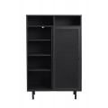 Industri&aacute;lny vysok&yacute; pr&iacute;born&iacute;k Vejle z kovu v čiernej farbe s policami a dvomi posuvn&yacute;mi perforovan&yacute;mi dvierkami 140 cm