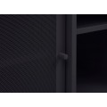 Industri&aacute;lny TV stol&iacute;k Vejle z kovu v čiernej farbe s policami a dvomi posuvn&yacute;mi perforovan&yacute;mi dvierkami 160 cm