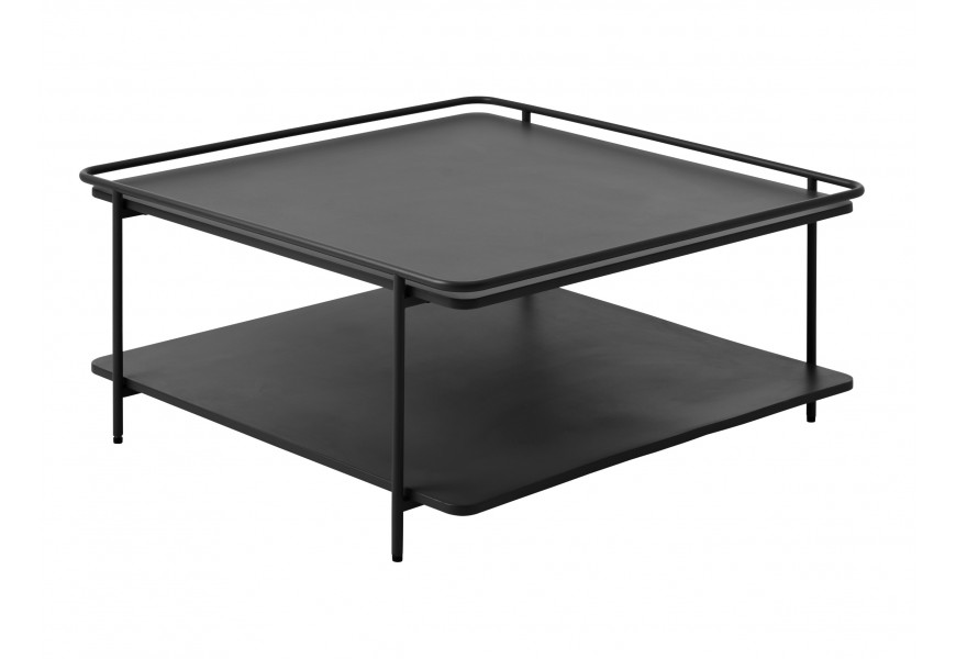 Moderný čierny kovový konferenčný stolík Koge so štvorcovou vrchnou doskou so zvýšeným okrajom a policou so štyrmi štíhlymi valcovitými nohami