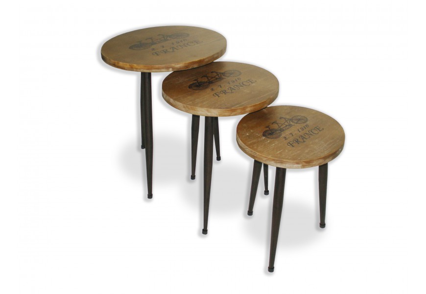 Štýlový set troch stolíkov s drevenými vrchnými doskami